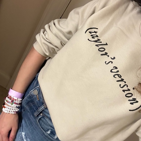 Taylor’s Version Sweatshirt - Picture 1 of 2
